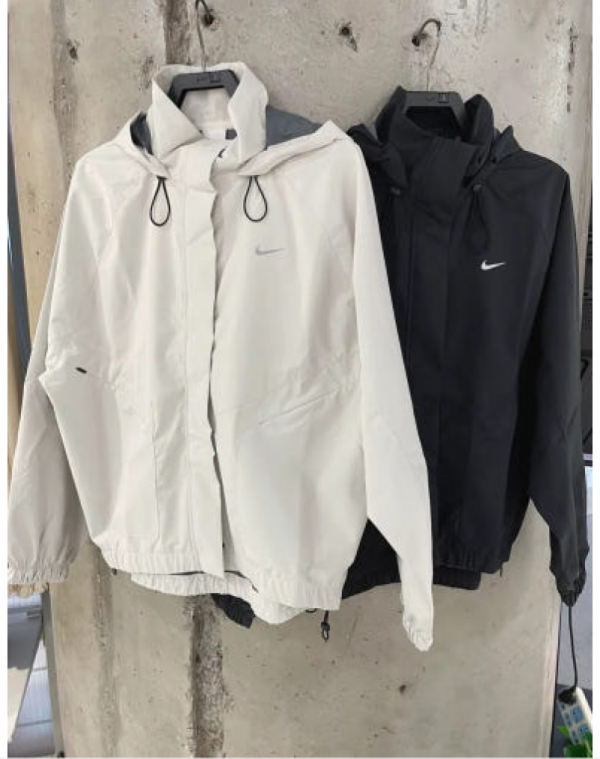 오픈마켓 우리들쇼핑,나이키 우먼스 바람막이 스톰핏 스위프트 후드 러닝 자켓 FB7493-110 010